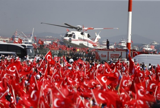 فيديو - مباشر: أردوغان وقادة الجيش يتقدمون المظاهرة المليونية (الديمقراطية والشهداء) في إسطنبول